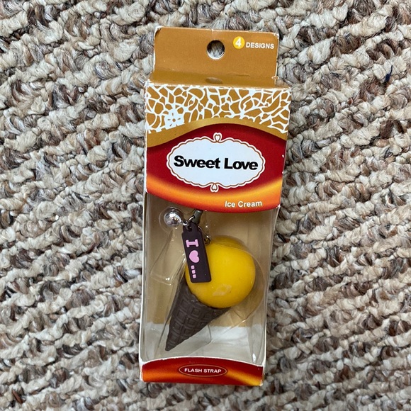 Ice cream phone charm (new) - Picture 2 of 4